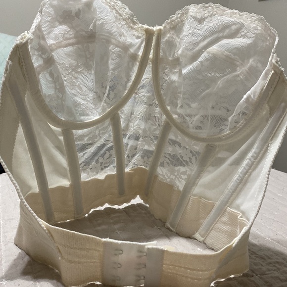 Vintage Beautiful Lace Bustier Bra - 32 D - Picture 7 of 9
